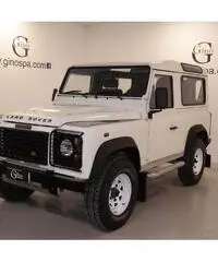 Land Rover Defender 90 2.4 TD4 Station Wagon E Land Rover Defender 90 2.4 TD4 Station Wagon E