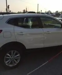 NISSAN Qashqai 1.6 dCi 2WD Connecta - Acenta + X-Tronic CVT +NAVI NISSAN Qashqai 1.6 dCi 2WD Connecta - Acenta + X-Tronic CVT +NAVI