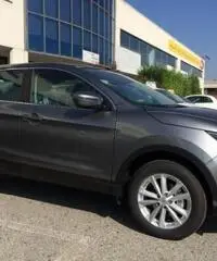 NISSAN Qashqai 1.6 dCi 2WD Connecta - Acenta + X-Tronic CVT +NAVI NISSAN Qashqai 1.6 dCi 2WD Connecta - Acenta + X-Tronic CVT +NAVI