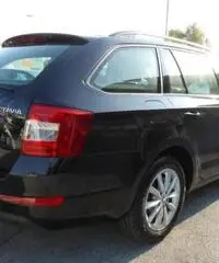 SKODA Octavia 1.6 TDI CR 105CV Wagon Ambition SKODA Octavia 1.6 TDI CR 105CV Wagon Ambition