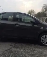 TOYOTA Yaris 1.0 5 porte Now