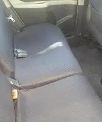 TOYOTA Yaris 1.4 D-4D DPF 5 porte Sol TOYOTA Yaris 1.4 D-4D DPF 5 porte Sol