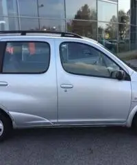 TOYOTA Yaris Verso 1.3i 16V cat Sol TOYOTA Yaris Verso 1.3i 16V cat Sol