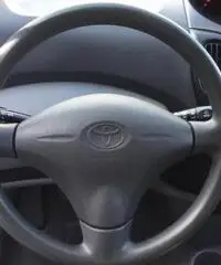 TOYOTA Yaris Verso 1.3i 16V cat Sol TOYOTA Yaris Verso 1.3i 16V cat Sol