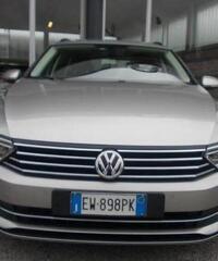 Volkswagen Passat nuovo modello 2.0 tdi 150cv Navi unico proprietario
