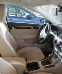 VOLKSWAGEN Passat Variant Var. Bs. 2.0 TDI DSG High. BMT