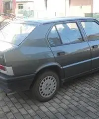 Auto d'epoca - Alfa 33 berlina