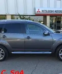 CITROEN C-Crosser 2.4 170CV CVT Crociera Nera 7 Posti CITROEN C-Crosser 2.4 170CV CVT Crociera Nera 7 Posti