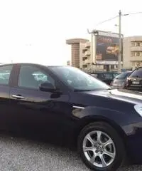 Alfa Romeo Giulietta 1.6 Jtdm-2 105 CV Progression Alfa Romeo Giulietta 1.6 Jtdm-2 105 CV Progression