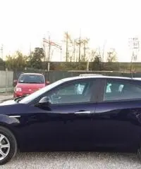 Alfa Romeo Giulietta 1.6 Jtdm-2 105 CV Progression Alfa Romeo Giulietta 1.6 Jtdm-2 105 CV Progression