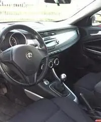 Alfa Romeo Giulietta 1.6 Jtdm-2 105 CV Progression Alfa Romeo Giulietta 1.6 Jtdm-2 105 CV Progression