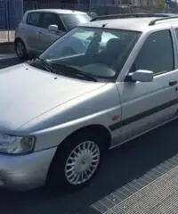 FORD Escort 1.6i 16V cat Station Wagon Ghia FORD Escort 1.6i 16V cat Station Wagon Ghia