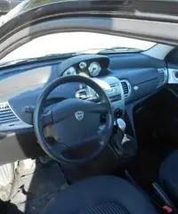 LANCIA Ypsilon 1.2 anno 12/2010 km 110000 euro 5 LANCIA Ypsilon 1.2 anno 12/2010 km 110000 euro 5