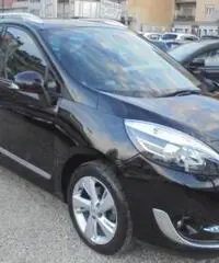 RENAULT Scenic 1.5 dCi 110CV 7 POSTI RENAULT Scenic 1.5 dCi 110CV 7 POSTI