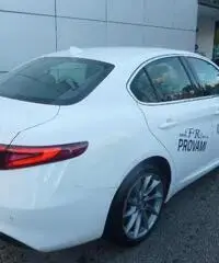 ALFA ROMEO Giulia 2.2 Turbodiesel 150 CV Super ALFA ROMEO Giulia 2.2 Turbodiesel 150 CV Super