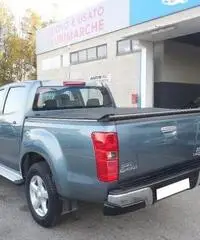 ISUZU D-Max 2.5 Crew Cab Solar 4WD ISUZU D-Max 2.5 Crew Cab Solar 4WD