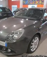 ALFA ROMEO Giulietta 1.6 JTDm-2 105 CV Distinctive ALFA ROMEO Giulietta 1.6 JTDm-2 105 CV Distinctive