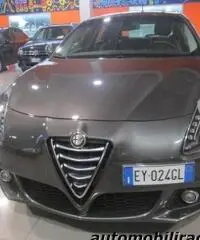 ALFA ROMEO Giulietta 1.6 JTDm-2 105 CV Distinctive ALFA ROMEO Giulietta 1.6 JTDm-2 105 CV Distinctive