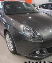 ALFA ROMEO Giulietta 1.6 JTDm-2 105 CV Distinctive ALFA ROMEO Giulietta 1.6 JTDm-2 105 CV Distinctive