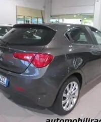 ALFA ROMEO Giulietta 1.6 JTDm-2 105 CV Distinctive ALFA ROMEO Giulietta 1.6 JTDm-2 105 CV Distinctive