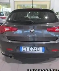 ALFA ROMEO Giulietta 1.6 JTDm-2 105 CV Distinctive ALFA ROMEO Giulietta 1.6 JTDm-2 105 CV Distinctive