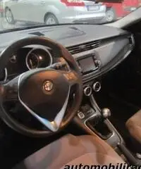 ALFA ROMEO Giulietta 1.6 JTDm-2 105 CV Distinctive ALFA ROMEO Giulietta 1.6 JTDm-2 105 CV Distinctive