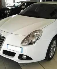 ALFA ROMEO Giulietta 1.6 JTDm-2 105 CV Distinctive ALFA ROMEO Giulietta 1.6 JTDm-2 105 CV Distinctive