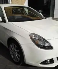 ALFA ROMEO Giulietta 1.6 JTDm-2 105 CV Distinctive ALFA ROMEO Giulietta 1.6 JTDm-2 105 CV Distinctive