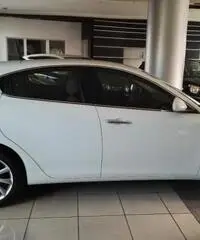 ALFA ROMEO Giulietta 1.6 JTDm-2 105 CV Distinctive ALFA ROMEO Giulietta 1.6 JTDm-2 105 CV Distinctive