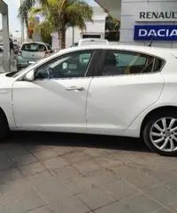 ALFA ROMEO Giulietta 1.6 JTDm-2 105 CV Distinctive ALFA ROMEO Giulietta 1.6 JTDm-2 105 CV Distinctive