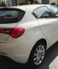 ALFA ROMEO Giulietta 1.6 JTDm-2 105 CV Distinctive ALFA ROMEO Giulietta 1.6 JTDm-2 105 CV Distinctive