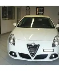 Alfa Romeo Giulietta 1.6 Jtdm-2 105 CV Distinctive Alfa Romeo Giulietta 1.6 Jtdm-2 105 CV Distinctive