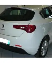 Alfa Romeo Giulietta 1.6 Jtdm-2 105 CV Distinctive Alfa Romeo Giulietta 1.6 Jtdm-2 105 CV Distinctive