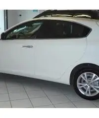 Alfa Romeo Giulietta 1.6 Jtdm-2 105 CV Distinctive Alfa Romeo Giulietta 1.6 Jtdm-2 105 CV Distinctive