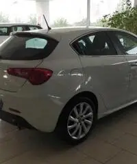 Alfa Romeo Giulietta (2010) 2.0 JTDm-2 140 CV Distinctive Alfa Romeo Giulietta (2010) 2.0 JTDm-2 140 CV Distinctive
