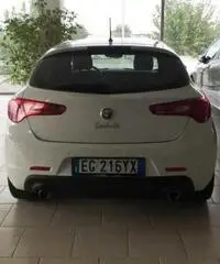 Alfa Romeo Giulietta (2010) 2.0 JTDm-2 140 CV Distinctive Alfa Romeo Giulietta (2010) 2.0 JTDm-2 140 CV Distinctive