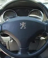 PEUGEOT 3008 1.6 HDi 110CV Premium PEUGEOT 3008 1.6 HDi 110CV Premium