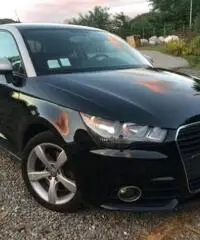 Audi A1 1.6 TDI bicolore Audi A1 1.6 TDI bicolore