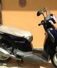 Aprilia Scarabeo 200 cc Street. Aprilia Scarabeo 200 cc Street.