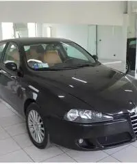 ALFA ROMEO 147 1.9 JTD 5 porte Distinctive ALFA ROMEO 147 1.9 JTD 5 porte Distinctive