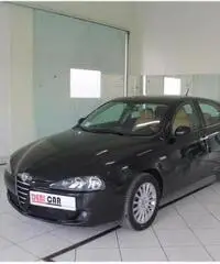 ALFA ROMEO 147 1.9 JTD 5 porte Distinctive ALFA ROMEO 147 1.9 JTD 5 porte Distinctive