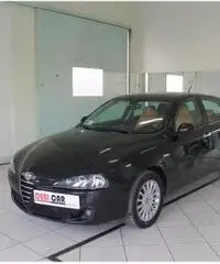 ALFA ROMEO 147 1.9 JTD 5 porte Distinctive ALFA ROMEO 147 1.9 JTD 5 porte Distinctive