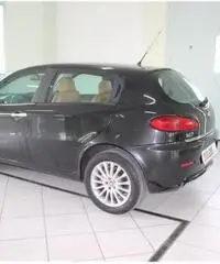 ALFA ROMEO 147 1.9 JTD 5 porte Distinctive ALFA ROMEO 147 1.9 JTD 5 porte Distinctive