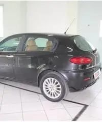ALFA ROMEO 147 1.9 JTD 5 porte Distinctive ALFA ROMEO 147 1.9 JTD 5 porte Distinctive