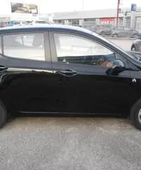 HYUNDAI i10 1.0 LOGIN NERO