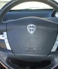 LANCIA Ypsilon 1.3 MJT 75 CV Oro ( BLUE   ME ) LANCIA Ypsilon 1.3 MJT 75 CV Oro ( BLUE   ME )