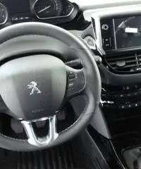 PEUGEOT 2008 SUV BlueHDi 100 Allure