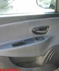 LANCIA Ypsilon 0.9 TwinAir 85 CV 5 porte Metano Ecochic Silver