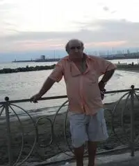 ALLA RICERCA DI UNA PATNER  GIOVANE 30 ENNE ANCHE  MADRE