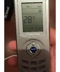 Condizionatore Ariston con telecomando. Condizionatore Ariston con telecomando.